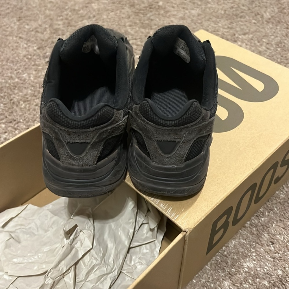 Yeezy Boost 700 V2 Kids Vanta - Picture 14 of 16